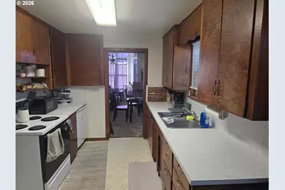 925 SE Main St, Roseburg, OR 97470 - Photo 5