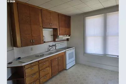 925 SE Main St, Roseburg, OR 97470 - Photo 11