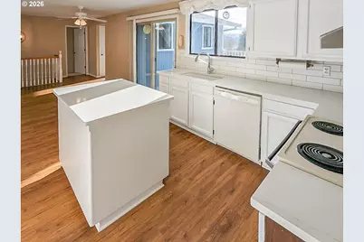 1818 NE Todd St, Roseburg, OR 97470 - Photo 9