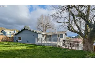 1818 NE Todd St, Roseburg, OR 97470 - Photo 23