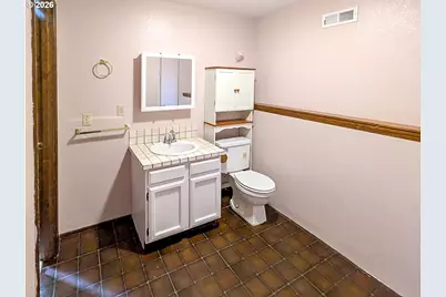 1818 NE Todd St, Roseburg, OR 97470 - Photo 17