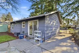 11757 SE Ankeny St, Portland, OR 97216 - Photo 25