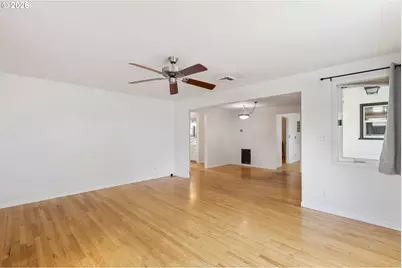 2735 W Sherwood Ave, Roseburg, OR 97471 - Photo 15