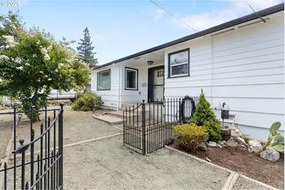 2735 W Sherwood Ave, Roseburg, OR 97471 - Photo 5