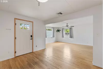2735 W Sherwood Ave, Roseburg, OR 97471 - Photo 9