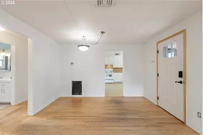 2735 W Sherwood Ave, Roseburg, OR 97471 - Photo 13