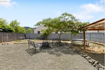 2735 W Sherwood Ave, Roseburg, OR 97471 - Photo 41