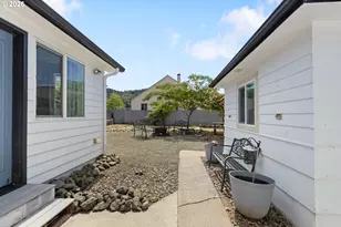 2735 W Sherwood Ave, Roseburg, OR 97471 - Photo 39