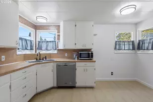 2735 W Sherwood Ave, Roseburg, OR 97471 - Photo 19