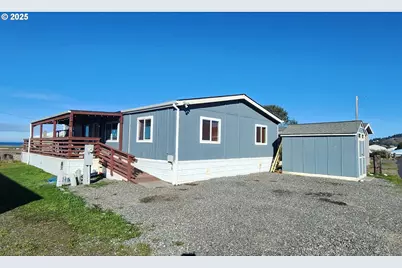 94120 Strahan St #3, Gold Beach, OR 97444 - Photo 1
