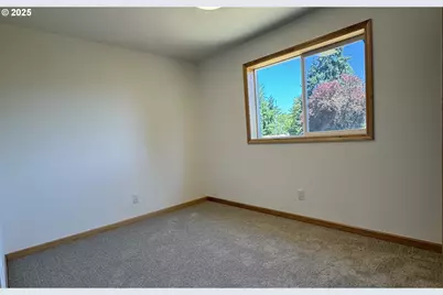 650 St Charles St, Eugene, OR 97402 - Photo 17