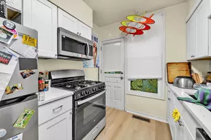 1925 SE Alder St, Portland, OR 97214 - Photo 11