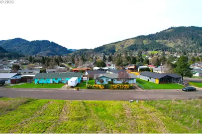 195 NE Sandy Ter, Myrtle Creek, OR 97457 - Photo 7