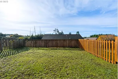 837 Blanco Ave, Coos Bay, OR 97420 - Photo 29