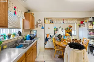 837 Blanco Ave, Coos Bay, OR 97420 - Photo 21