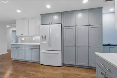 6925 SW Heath Pl, Beaverton, OR 97008 - Photo 5