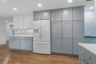 6925 SW Heath Pl, Beaverton, OR 97008 - Photo 5