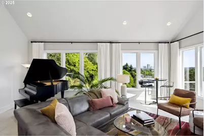 7568 S Laview Dr, Portland, OR 97219 - Photo 9