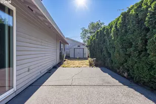 17036 SE Salmon St, Portland, OR 97233 - Photo 9