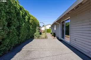 17036 SE Salmon St, Portland, OR 97233 - Photo 5