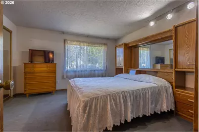 17036 SE Salmon St, Portland, OR 97233 - Photo 17