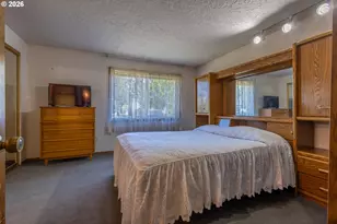17036 SE Salmon St, Portland, OR 97233 - Photo 17