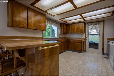 17036 SE Salmon St, Portland, OR 97233 - Photo 7