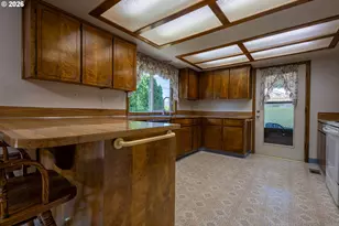 17036 SE Salmon St, Portland, OR 97233 - Photo 7