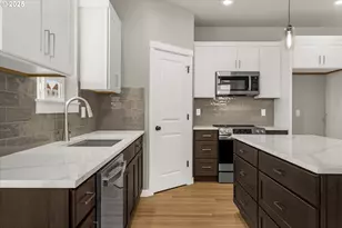 85 NW Mawrcrest Ave, Gresham, OR 97030 - Photo 11