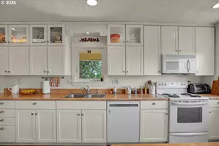 2146 N Holly St, Canby, OR 97013 - Photo 9