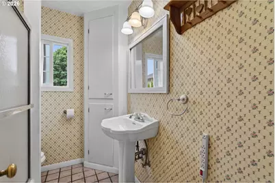 102 Nelson Ave, Kelso, WA 98626 - Photo 3