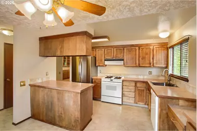 16680 SW Queen Anne Ave, Portland, OR 97224 - Photo 5
