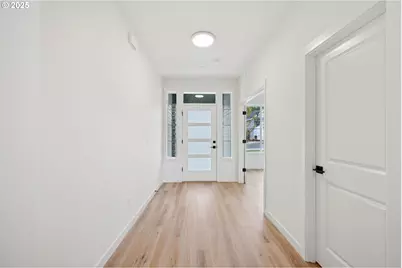 310 W 20th Way, La Center, WA 98629 - Photo 3