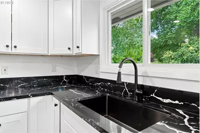 226 SE 157th Ave, Portland, OR 97233 - Photo 9