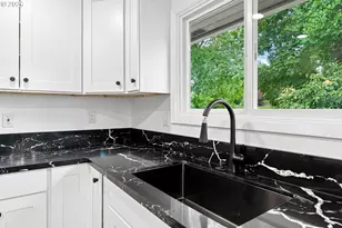 226 SE 157th Ave, Portland, OR 97233 - Photo 9