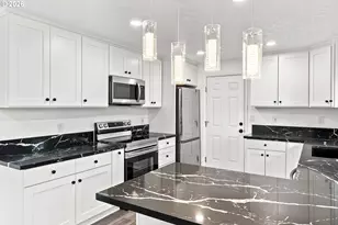 226 SE 157th Ave, Portland, OR 97233 - Photo 9
