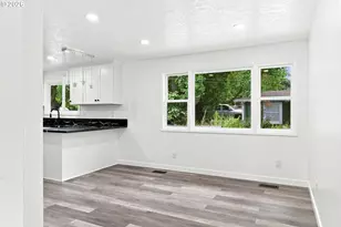 226 SE 157th Ave, Portland, OR 97233 - Photo 7