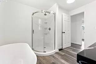 226 SE 157th Ave, Portland, OR 97233 - Photo 11