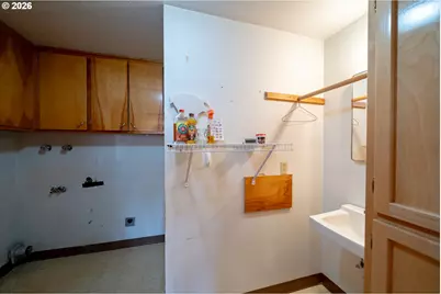 1090 SE 3rd Ave, Mill City, OR 97360 - Photo 21