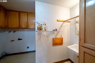 1090 SE 3rd Ave, Mill City, OR 97360 - Photo 21