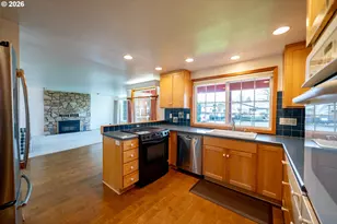 1090 SE 3rd Ave, Mill City, OR 97360 - Photo 7