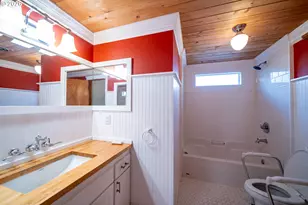 1090 SE 3rd Ave, Mill City, OR 97360 - Photo 15