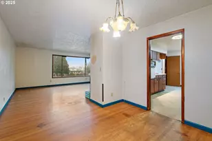 13122 NE Morris Ct, Portland, OR 97230 - Photo 9