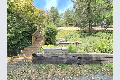 728 NW Morrison Ave, Myrtle Creek, OR 97457 - Photo 3