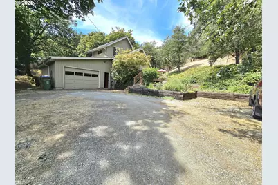 728 NW Morrison Ave, Myrtle Creek, OR 97457 - Photo 1