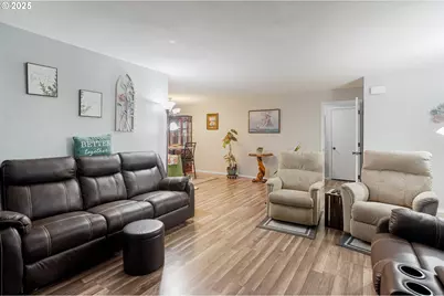 825 SW Walnut St, Albany, OR 97321 - Photo 3