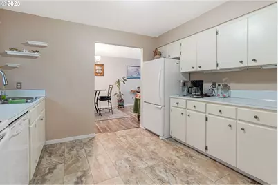 825 SW Walnut St, Albany, OR 97321 - Photo 9