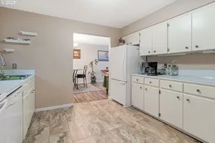 825 SW Walnut St, Albany, OR 97321 - Photo 9