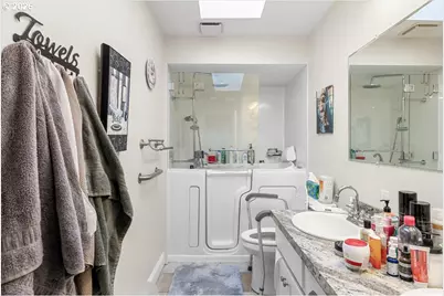 253 NW Glenhart Ave, Winston, OR 97496 - Photo 17