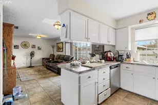 253 NW Glenhart Ave, Winston, OR 97496 - Photo 13